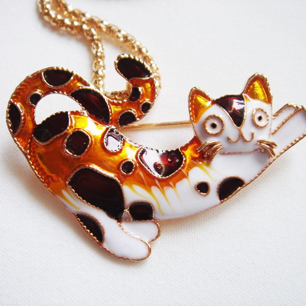 NWT PLAYFUL CAT PENDANT BROOCH NECKLACE - Picture 2 of 4
